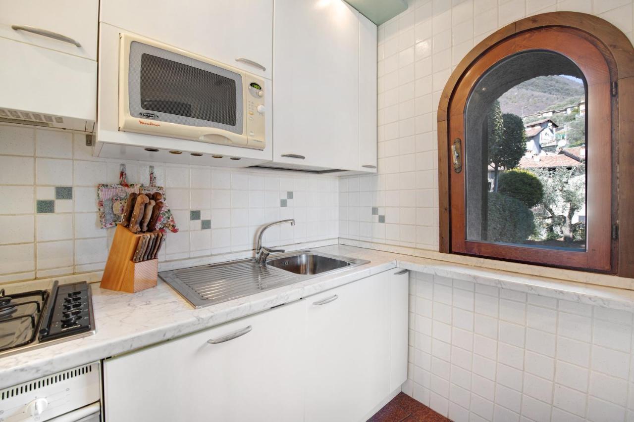 Lake View Apartment Gardone Riviera Buitenkant foto