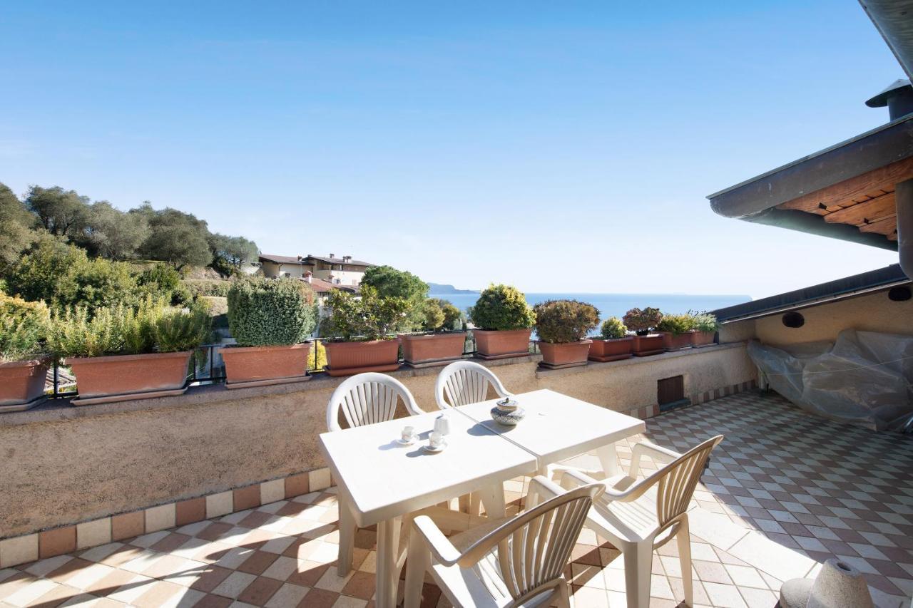 Lake View Apartment Gardone Riviera Buitenkant foto